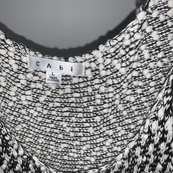 CAbi 488 Gray Tape Yarn Knit Scoop Neck Asymmetrical Hem Sweater Tank Top Large - Picture 3 of 4